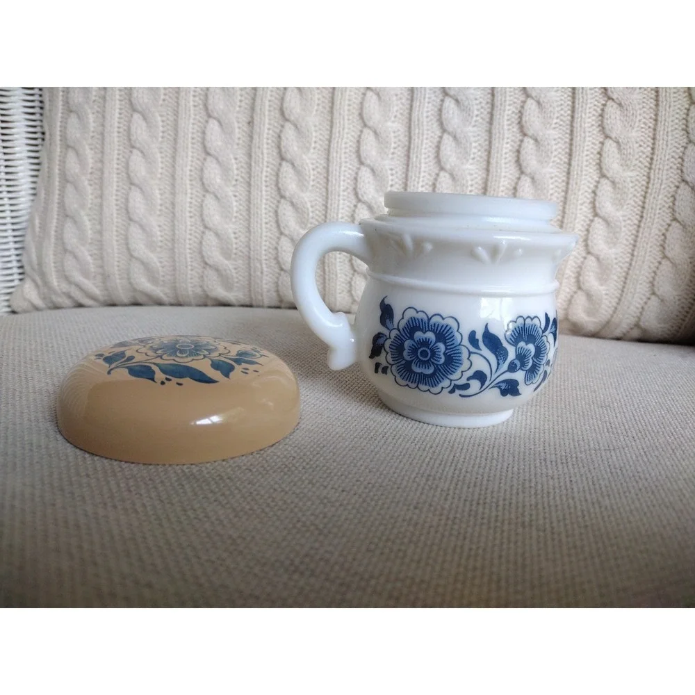 VINTAGE Avon Delft Blue Milk Glass Skin So Soft container jar w/lid 1972 Empty